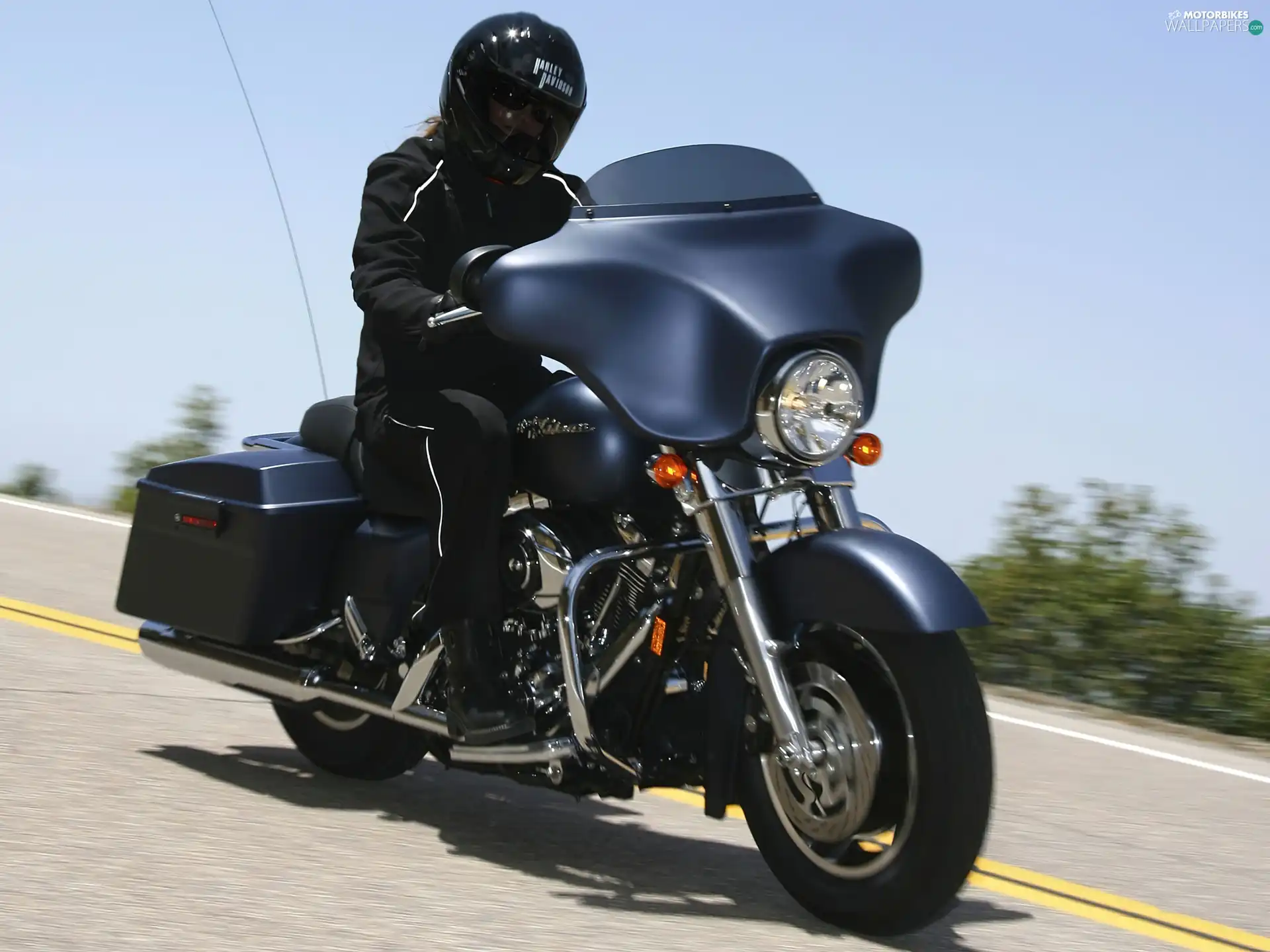 Side, Harley-Davidson Touring Street G, trunks