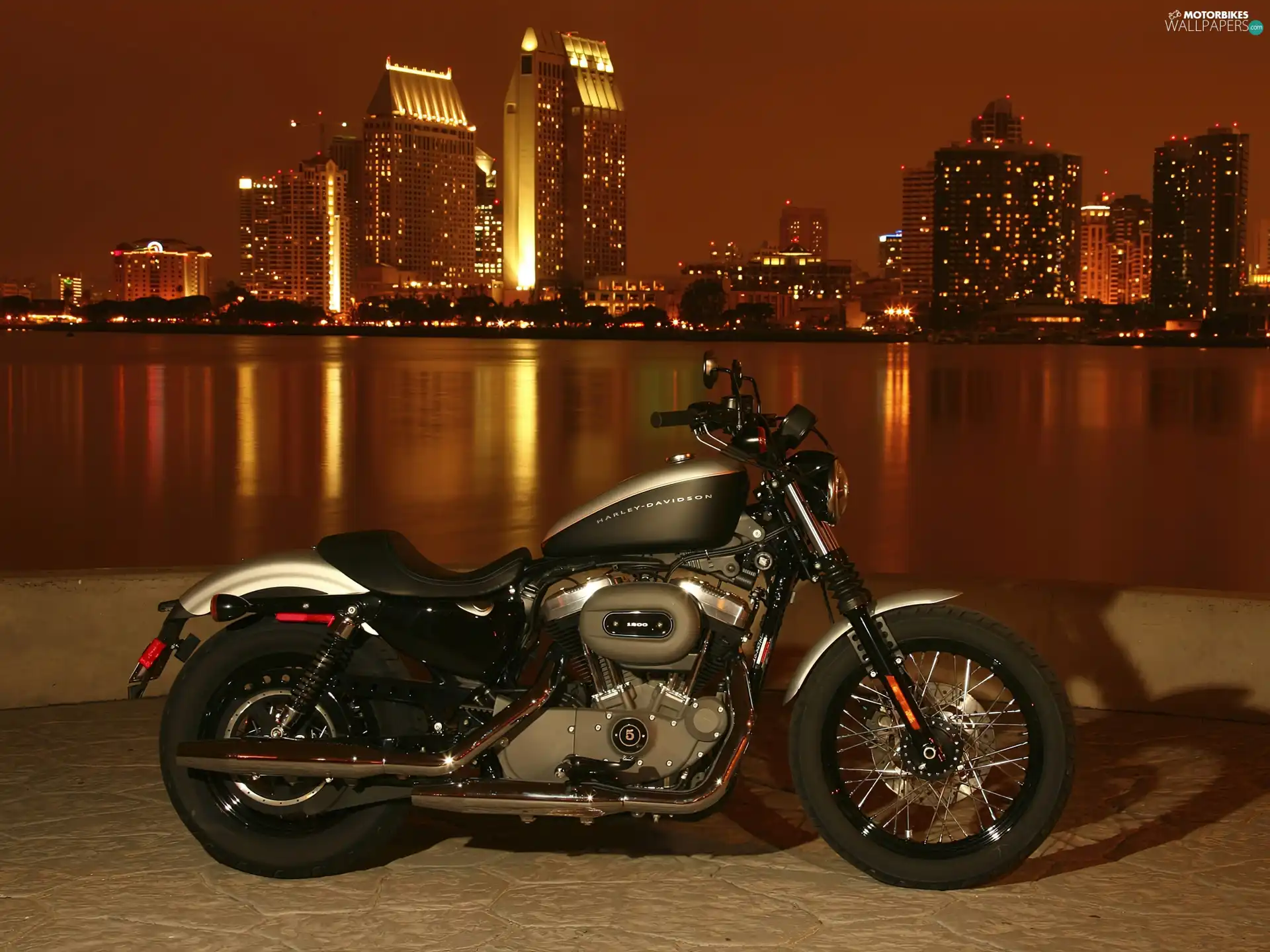 Night, Harley-Davidson Sportster 1200N, Town