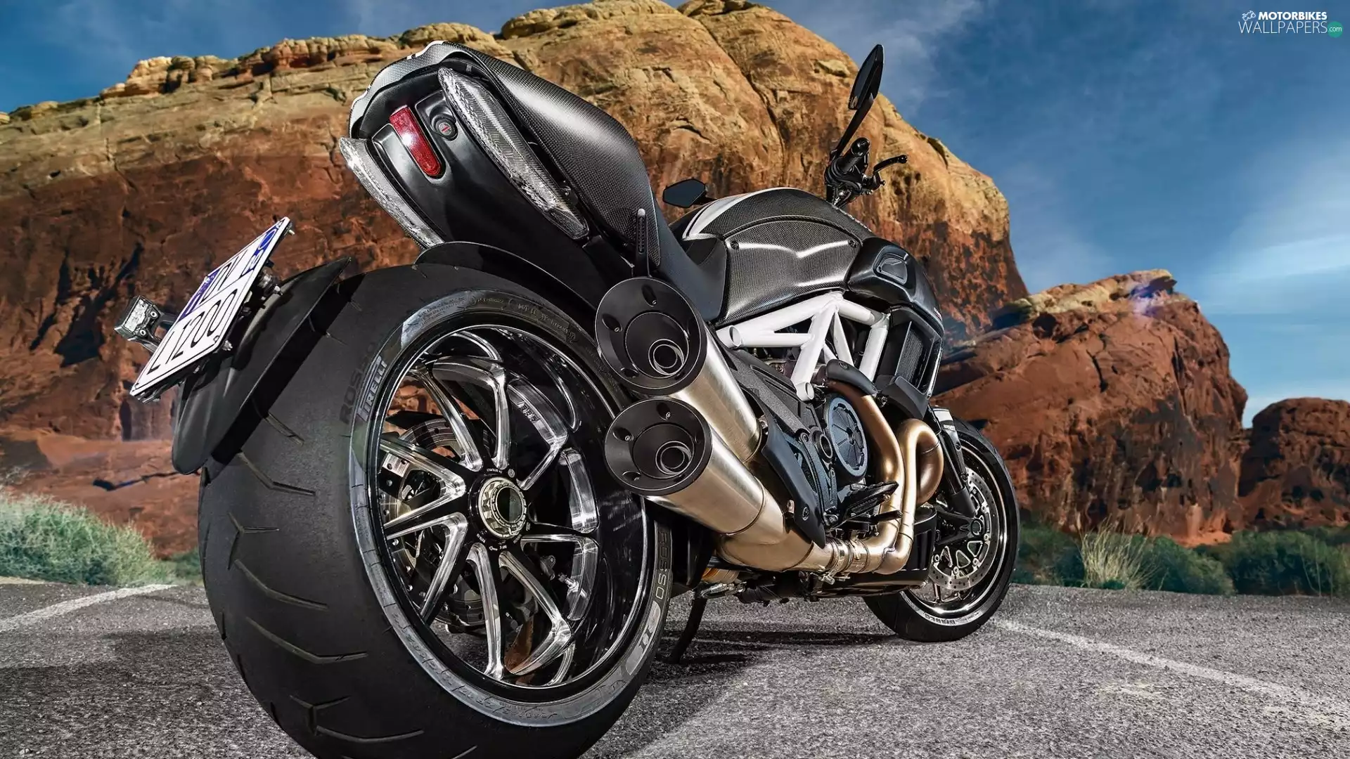 Carbon, Ducati, Diavel