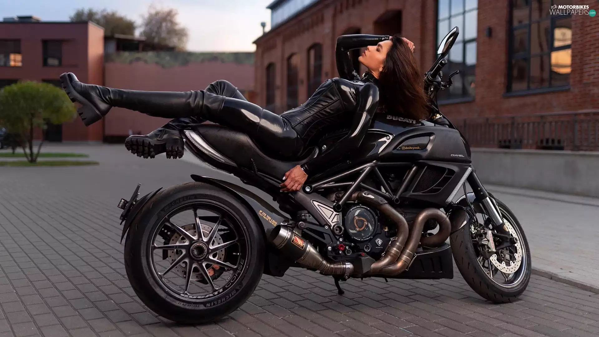 Ducati Diavel, Women, motor-bike