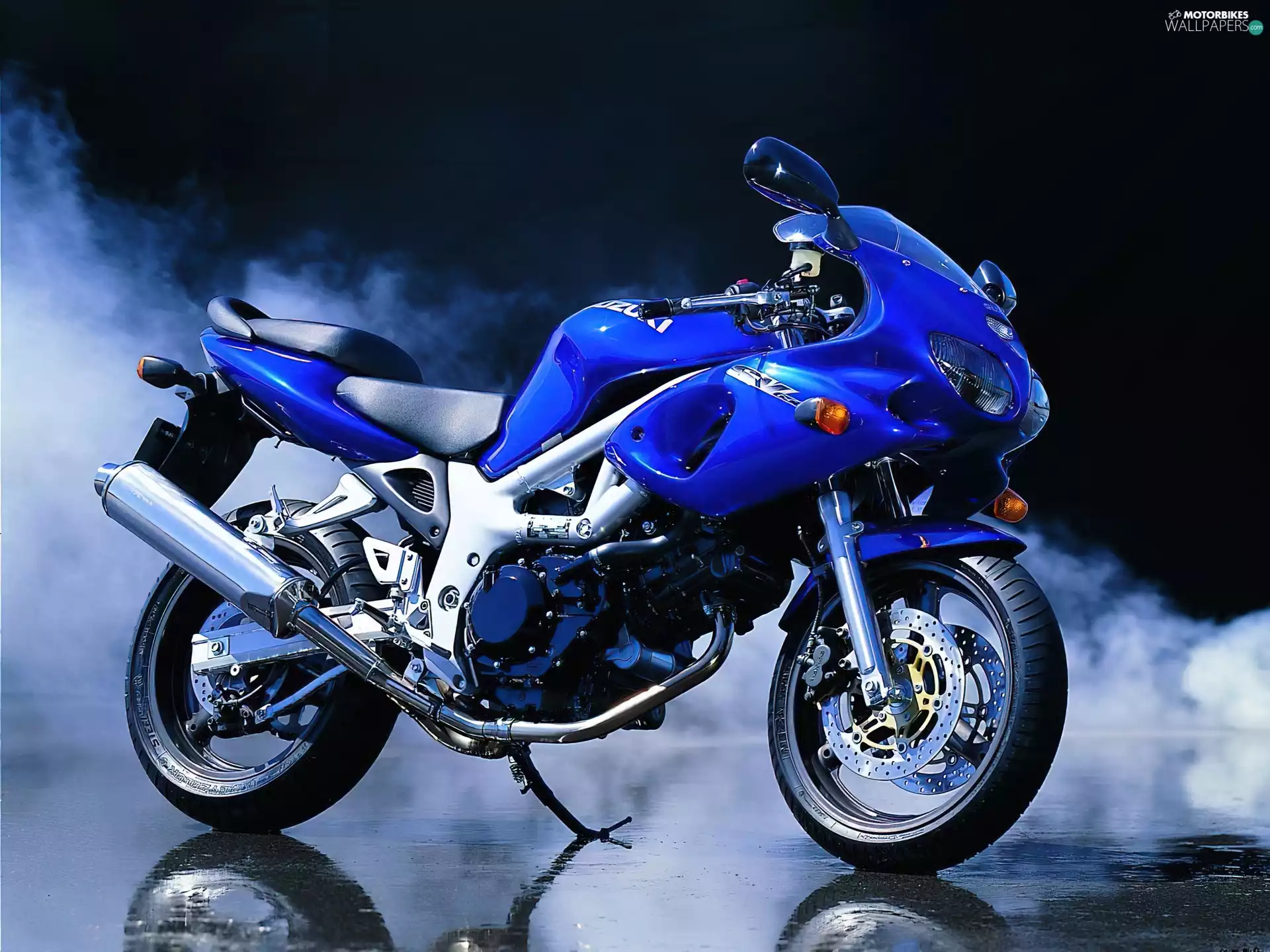 driver, Suzuki Motors, Mirrors, silencer, wheel, tires, blue, light, sitting