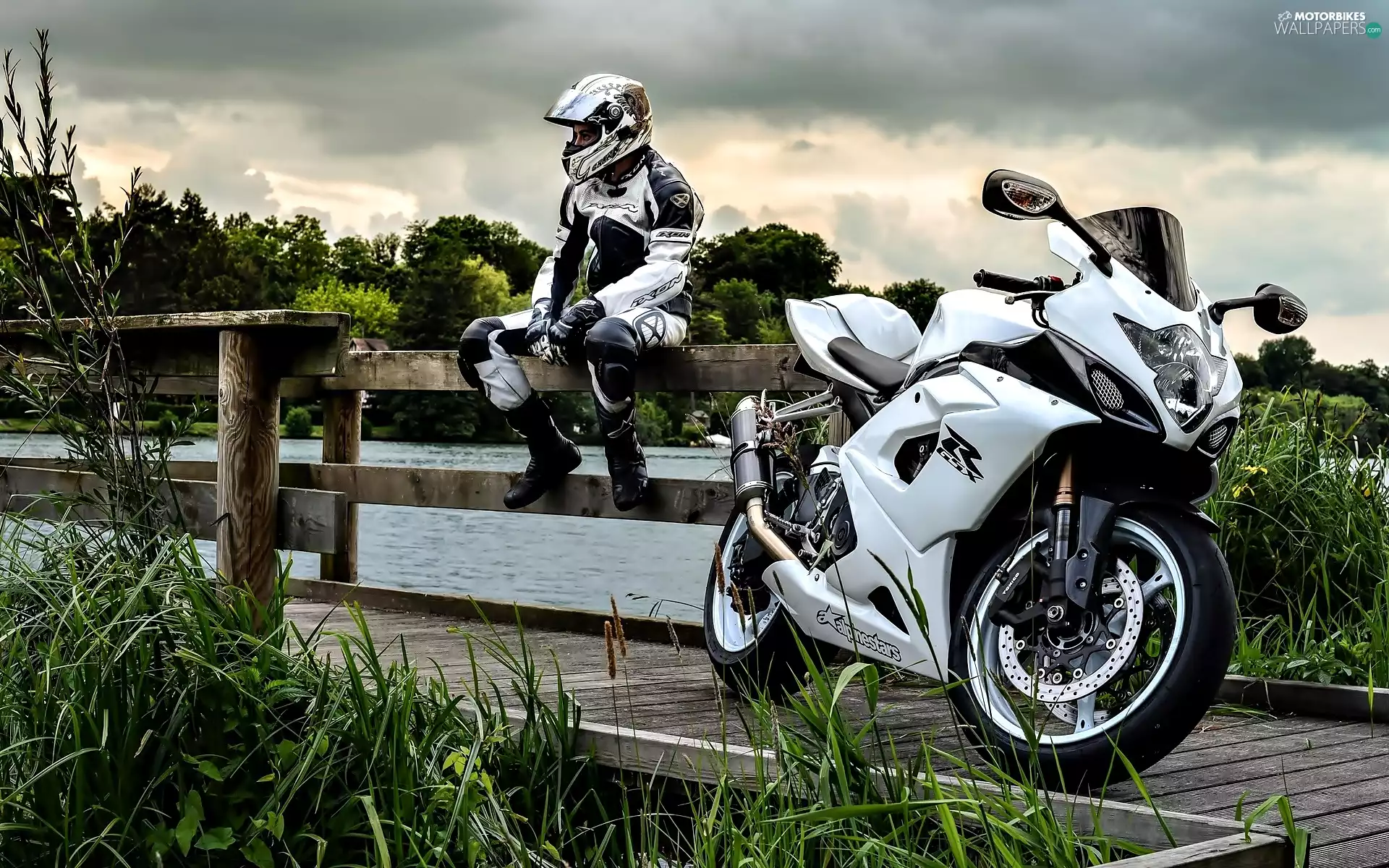 GSX-R 1000, motor-bike, bridge, green, Motorcyclist, Suzuki
