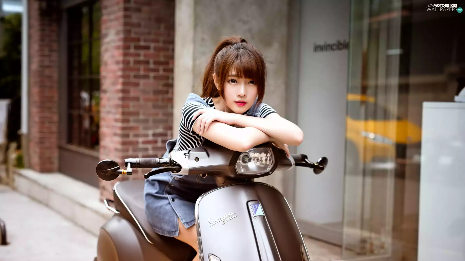 girl, Scooter Vespa Sprint 125