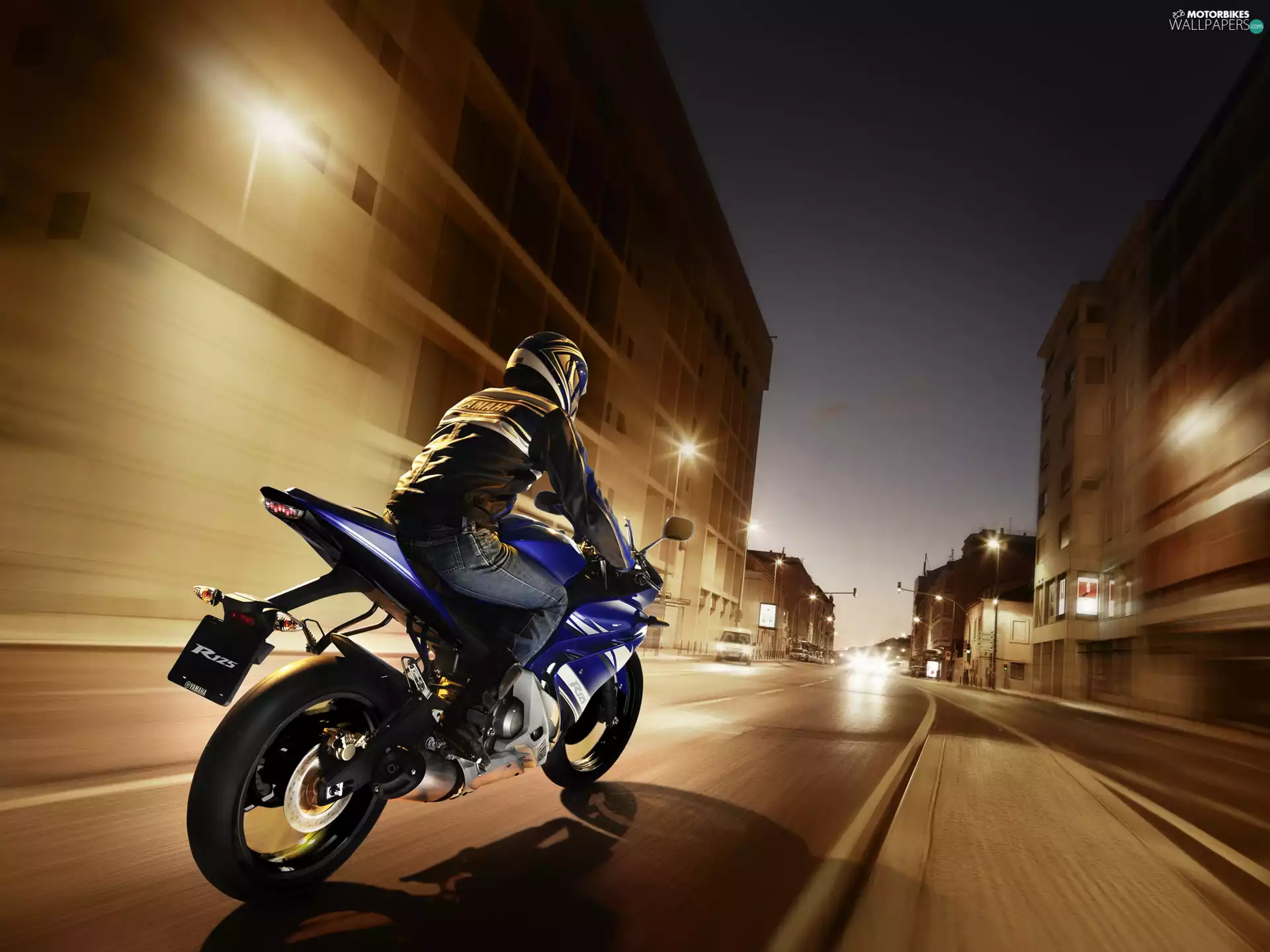 Yamaha R 125, Town