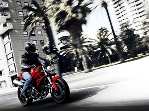 Ducati, Monster 695