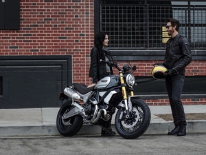 Ducati Scrambler 1100 Special, 2018, a man, Motorbike, Women