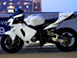 House, Honda, commercial