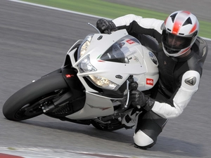 track, Aprilia RSV4, knee