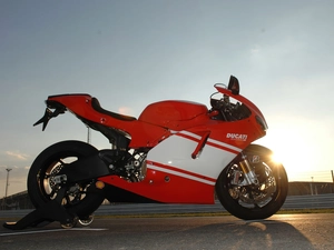 Ducati Desmosedici RR, riser