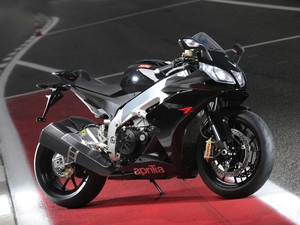 race, Aprilia RSV4, track