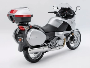 central, Honda NT 700V, trunk